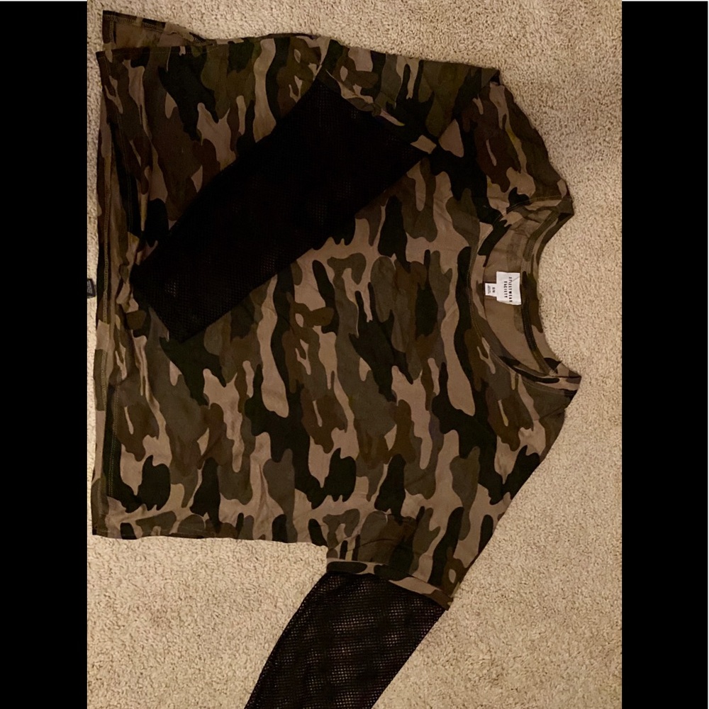 Camo crop w mesh sleeves
